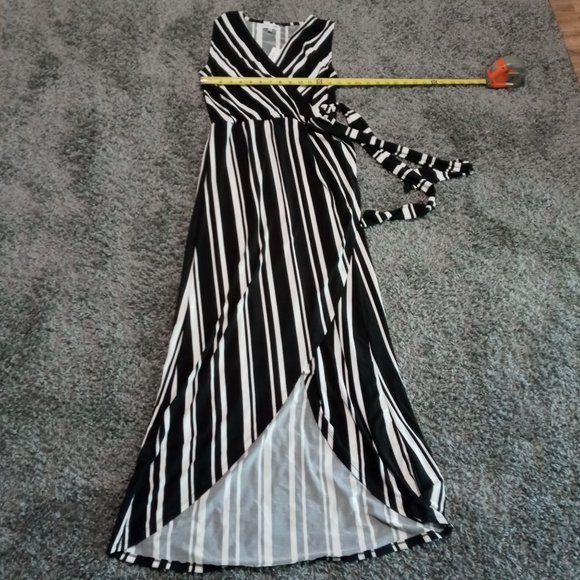 NWT Thyme + Honey Womens Size Medium Black White Attached Wrap Around Maxi - Picture 9 of 9